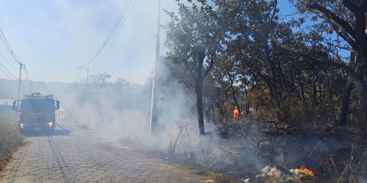 Incêndio foi registrado no bairro Planalto, em Formiga