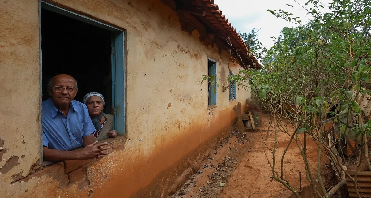 Mineradora quer remover casal de idosos para empilhar rejeitos em área verde