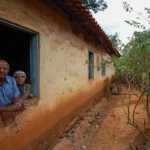 Mineradora quer remover casal de idosos para empilhar rejeitos em área verde