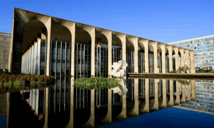 Itamaraty convoca representante dos EUA no Brasil após nota da embaixada em defesa a Bolsonaro