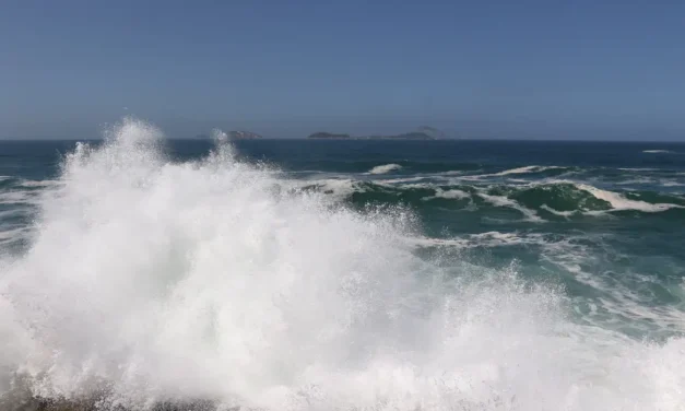 Marinha mantém alerta de ressaca no Rio de Janeiro até quinta-feira