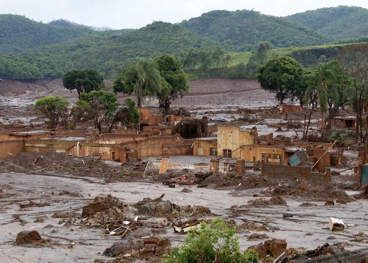 Ampliação de projeto da mineradora Samarco coloca moradores da bacia do Rio Doce (MG) em risco