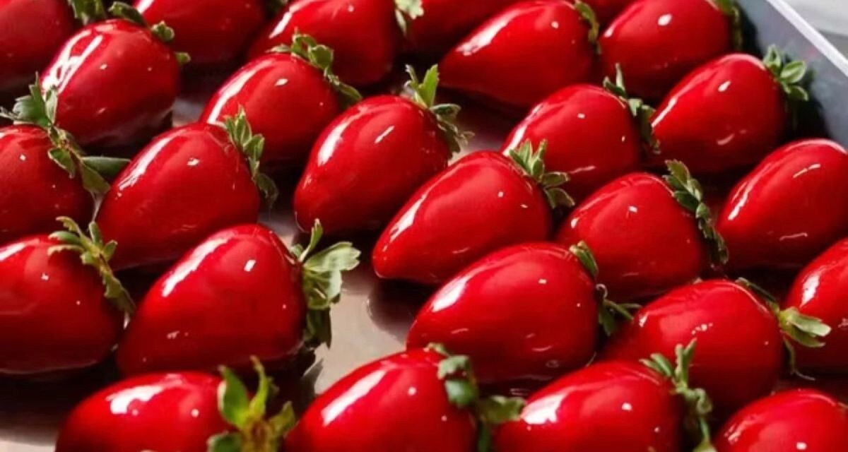 Morango do amor: confeitaria vende 3 mil unidades por dia no RJ