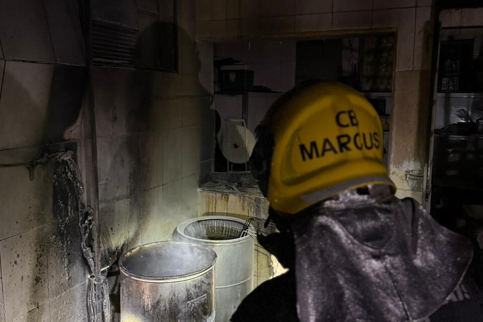 Princípio de incêndio atinge padaria durante a madrugada, em Formiga