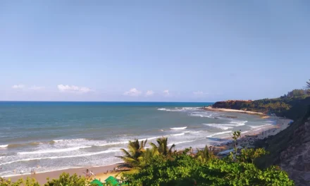 Turista mineiro desaparece após ser arrastado por correnteza em praia de Pipa
