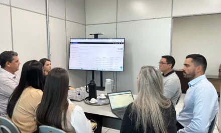 Equipe da Prefeitura realiza visita técnica à Secretaria de Fazenda de Divinópolis para aprimorar digitalização