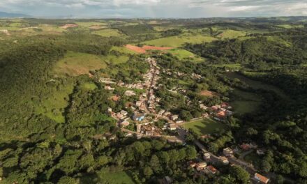População ameaçada por projeto de mineradora recebe certificado de comunidade quilombola