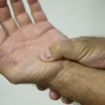 Lei define fibromialgia como deficiência em todo país a partir de 2026