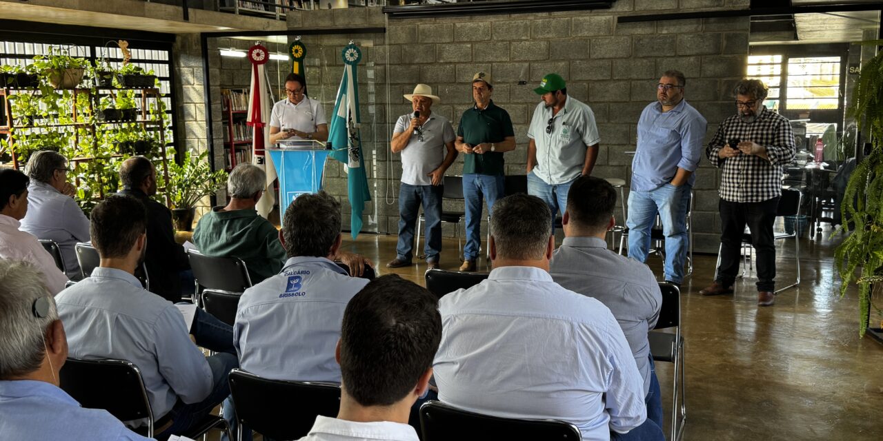 Reunião debate criação do Parque da Pedra do Cálice e impactos ambientais e econômicos, em Pains