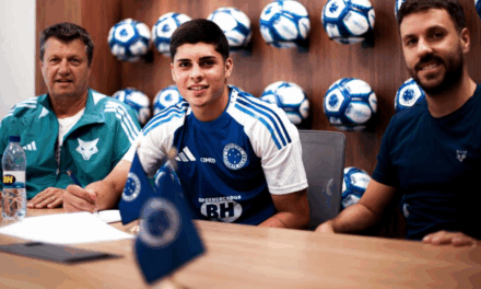 Torcida do Cruzeiro celebra renovação de Cauan Baptistella, joia da base: ‘craque’