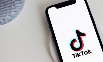 TikTok vai avisar pais quando adolescentes postarem vídeo, story ou foto