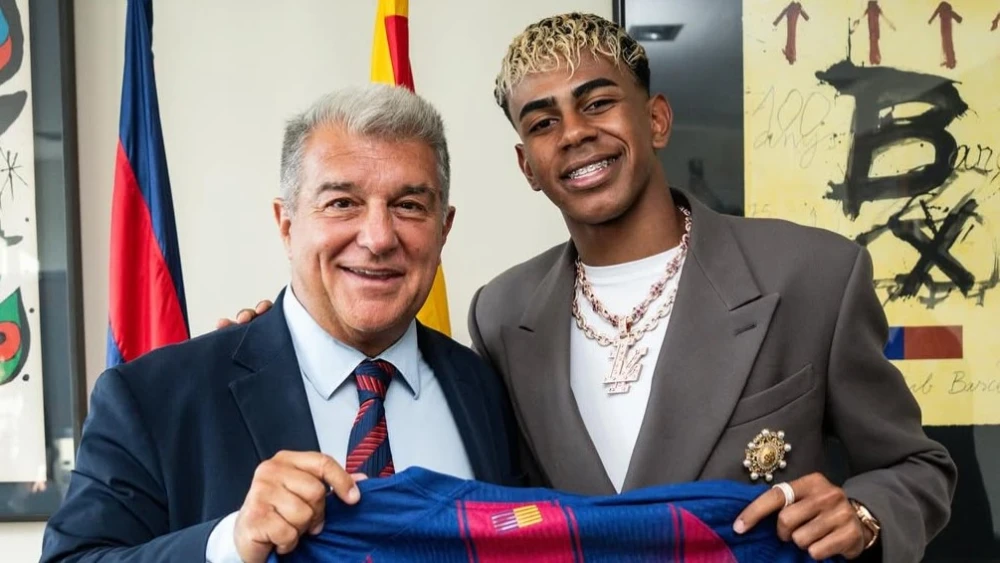 Uma nova era! Lamine Yamal assume lendária camisa 10 do Barcelona