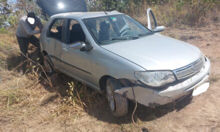 Capotamento na BR-354 deixa quatro pessoas feridas em Formiga