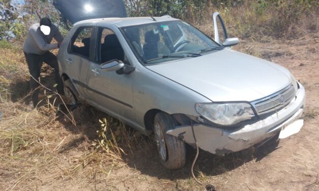 Capotamento na BR-354 deixa quatro pessoas feridas em Formiga