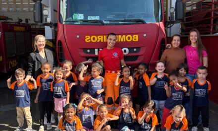 Alunos do CEMEI visitam sede do Corpo de Bombeiros em Formiga