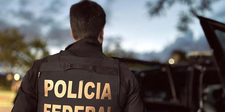 Mulher condenada pelo STF é presa ao chegar ao Brasil