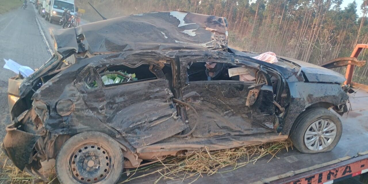 Colisão entre carro e rodotrem deixa mulher gravemente ferida na BR-354, em Formiga