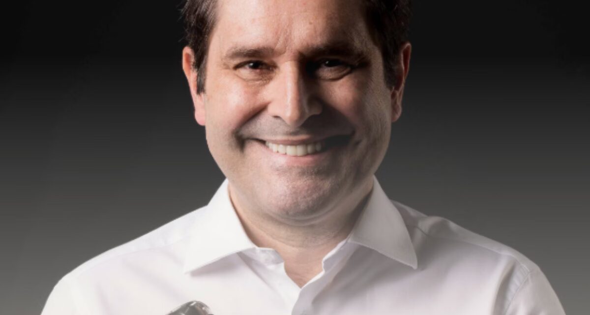 Morre aos 64 anos Bob Floriano, voz marcante da publicidade brasileira