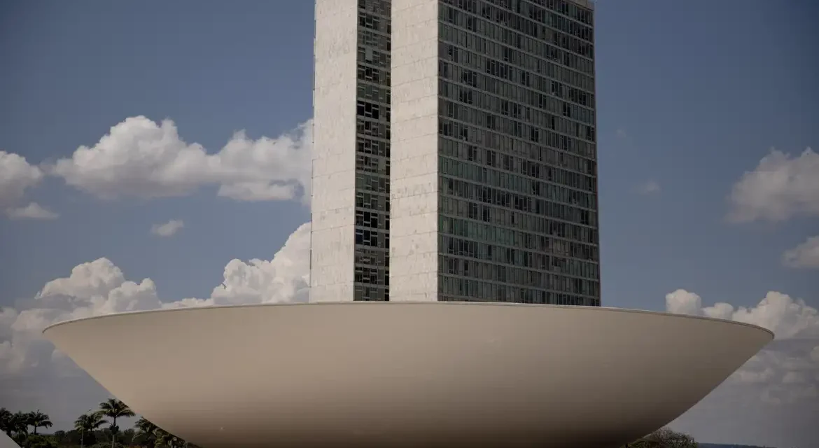 Câmara oficializa perda de mandato de sete deputados após decisão do STF