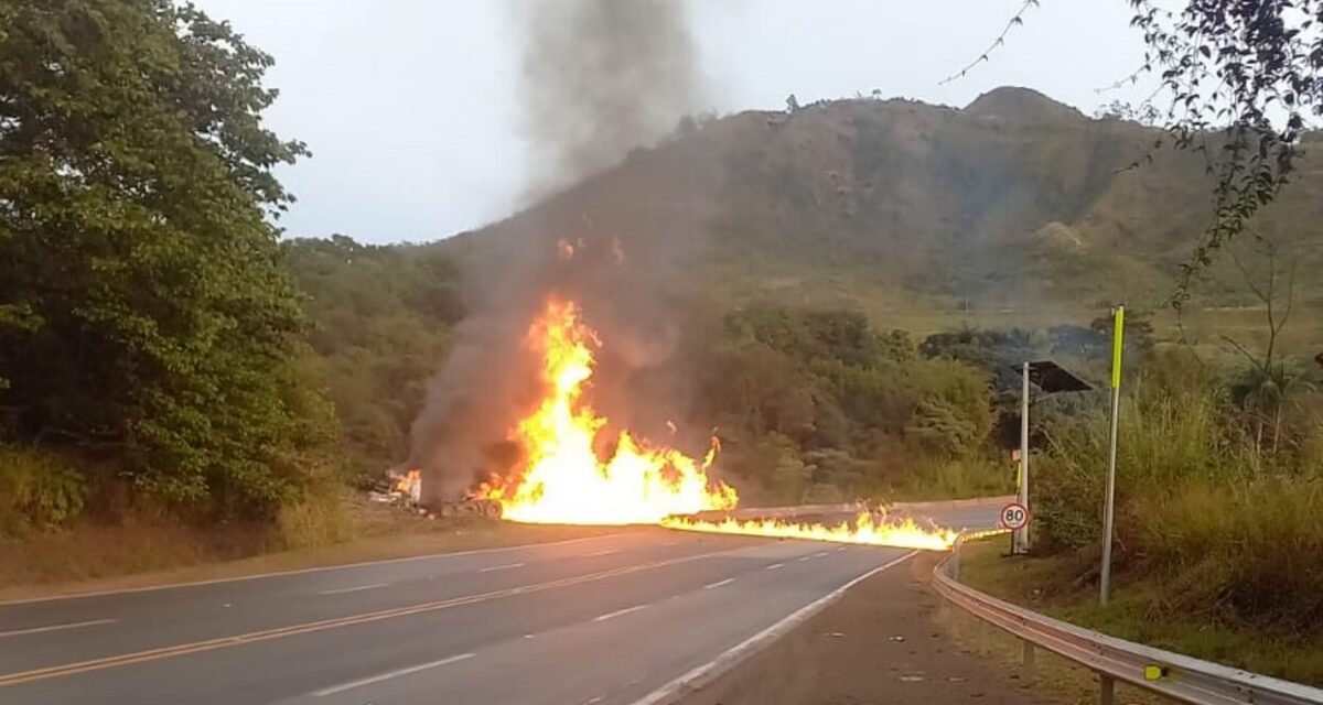 Explosão de caminhão-tanque interdita BR-040 em Congonhas