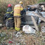 Carro capota na BR-494 e deixa duas vítimas fatais em Carmo da Mata