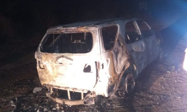Corpo de Bombeiros atende ocorrência de incêndio em automóvel na zona rural de Lagoa da Prata