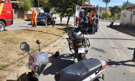 Colisão entre motos deixa dois feridos em Campo Belo