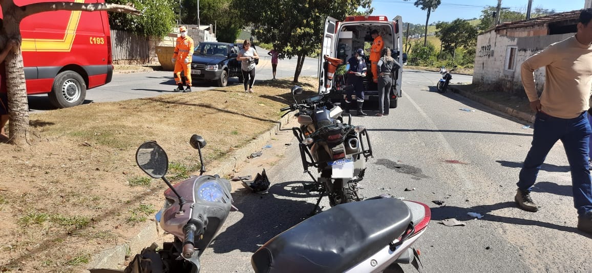 Colisão entre motos deixa dois feridos em Campo Belo