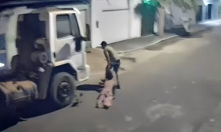 Homem é preso após arrastar esposa pelos cabelos em Uberlândia; agressão foi registrada por câmeras