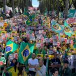 Manifestantes se reúnem na Praça da Liberdade em ato contra Lula e Moraes