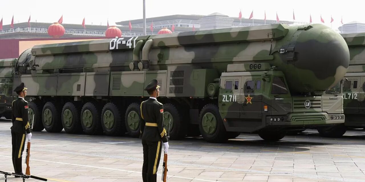 China adota estratégia para guerra prolongada e multidomínio, apontam EUA
