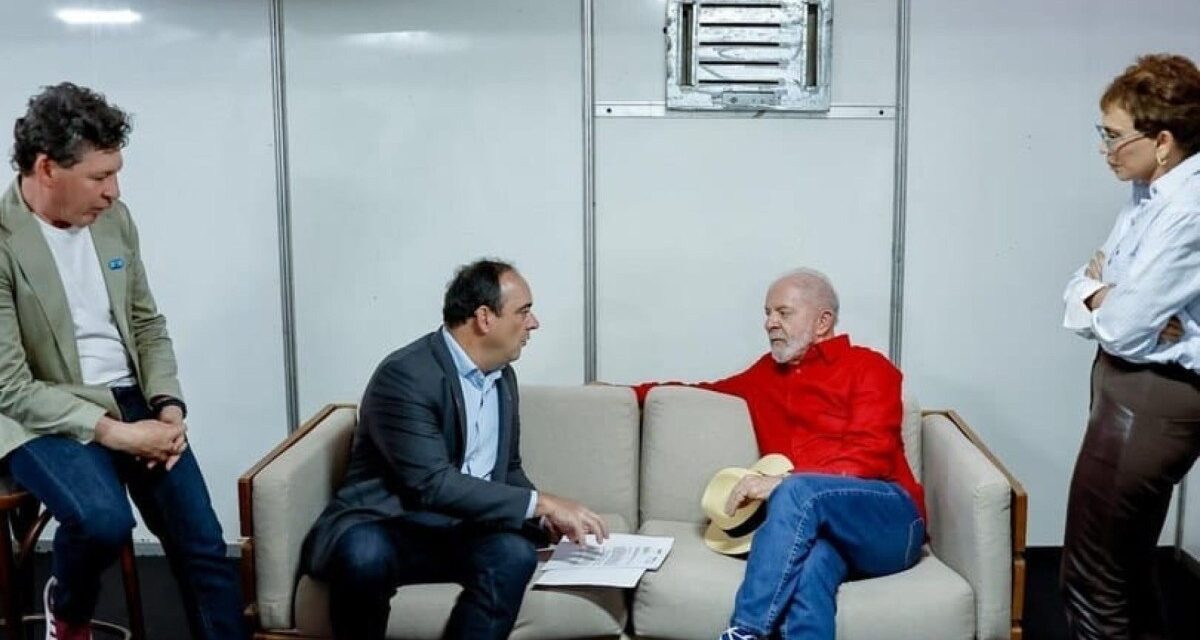Lula se reúne com presidente da Fiemg para discutir tarifaço dos EUA