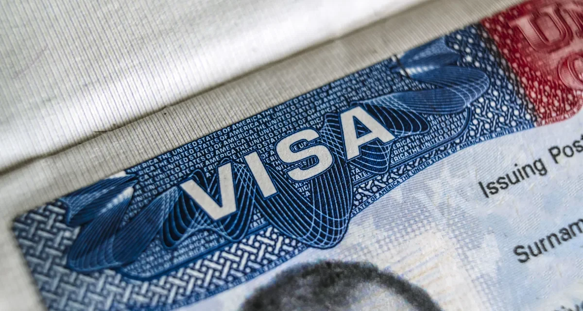 EUA passam a cobrar novos valores para visto; confira mudanças