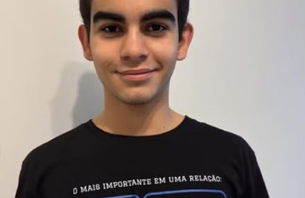 Gênio brasileiro de 16 anos, aprovado 18 vezes em vestibulares, ganha bolsa de estudos para líderes do futuro