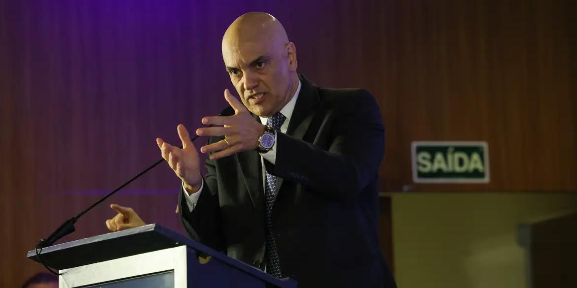 STF determina reforço de policiamento na casa de Bolsonaro após alerta da PF