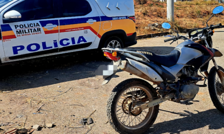 Motocicleta furtada é localizada pela PM em área de mata em Nova Serrana