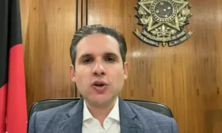 Presidente da Câmara critica atuação de Eduardo Bolsonaro nos EUA