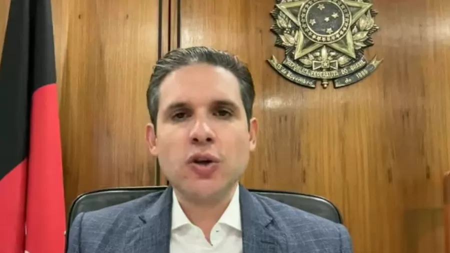 Presidente da Câmara critica atuação de Eduardo Bolsonaro nos EUA