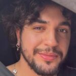 Cantor Nattan é criticado por desafios com dinheiro e beijos em shows