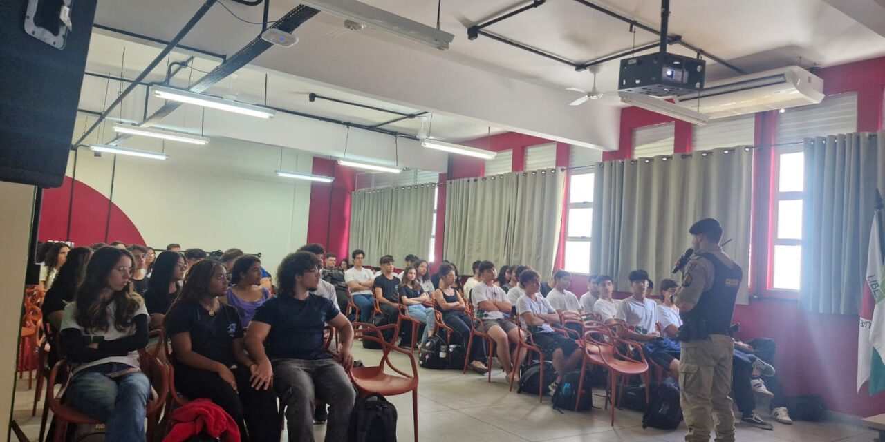 63º BPM realiza palestra sobre violência doméstica para estudantes em Formiga