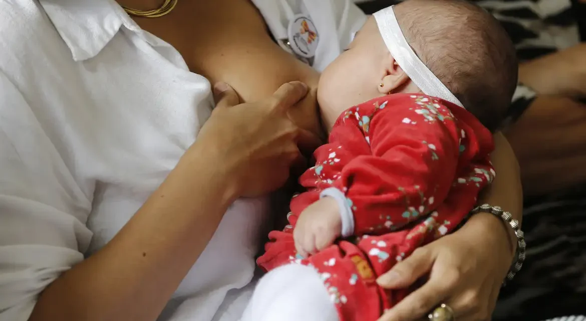 Campanha Mundial de Amamentação promove a preservação da vida