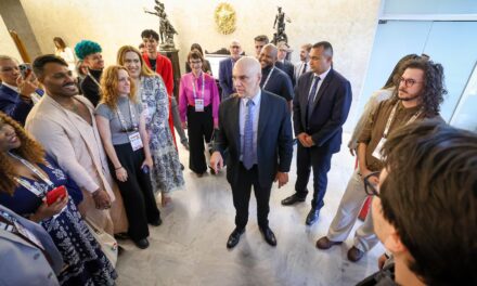 ‘O que não pode no mundo real, não pode no mundo virtual’, diz Moraes a influenciadores