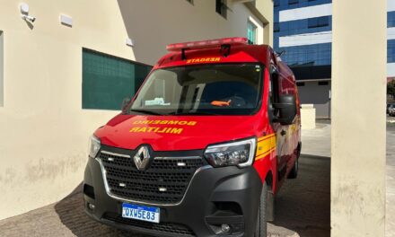 Motociclista é socorrido após queda na BR-494, próximo à Oliveira