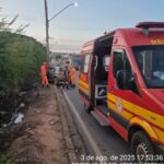 Veículo colide com poste e mobiliza Corpo de Bombeiros e Polícia Militar em Formiga