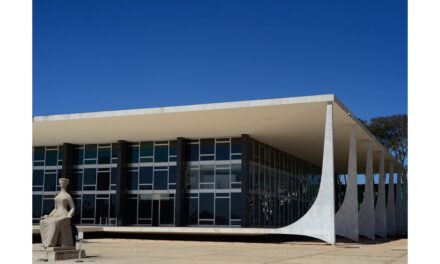 Instituições brasileiras são exemplos de defesa democrática, afirma Steven Levitsky