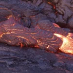 Vulcão Kracheninnikov entra em erupção após mais de quatro séculos na Rússia