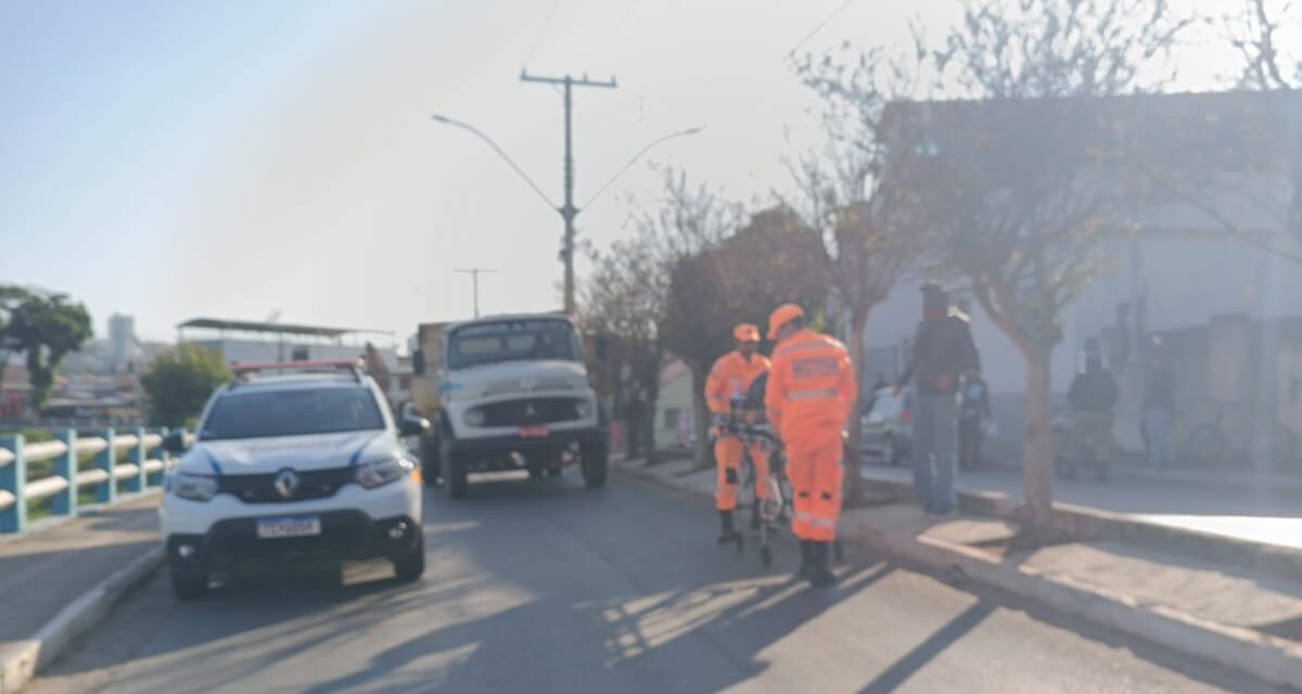 Colisão entre carro e moto deixa dois jovens feridos em Formiga