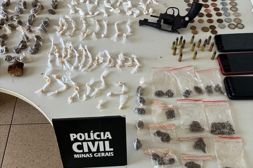 Arma, drogas e dinheiro são apreendidos em ação contra tráfico na região Central de MG