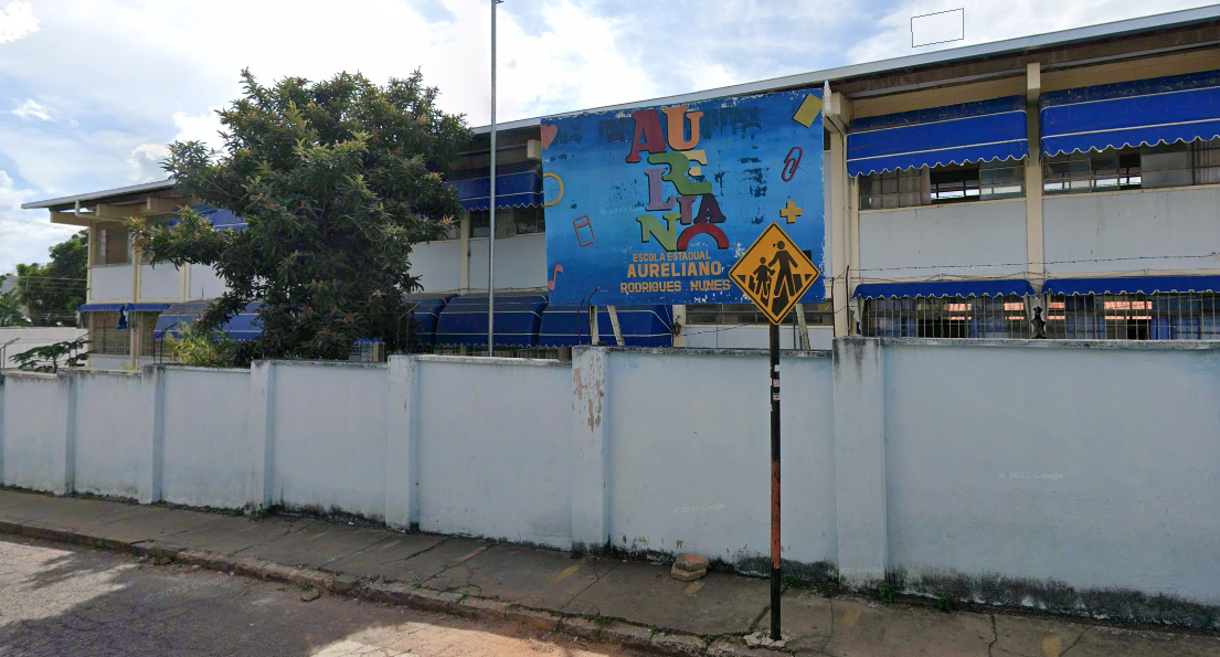 Comunidade escolar protesta contra tentativa de municipalização da Escola Aureliano