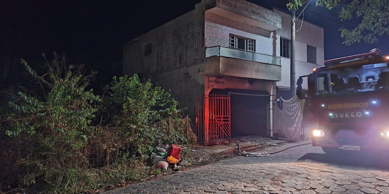 Incêndio atinge residência no bairro Vila Nirmatelle, em Formiga